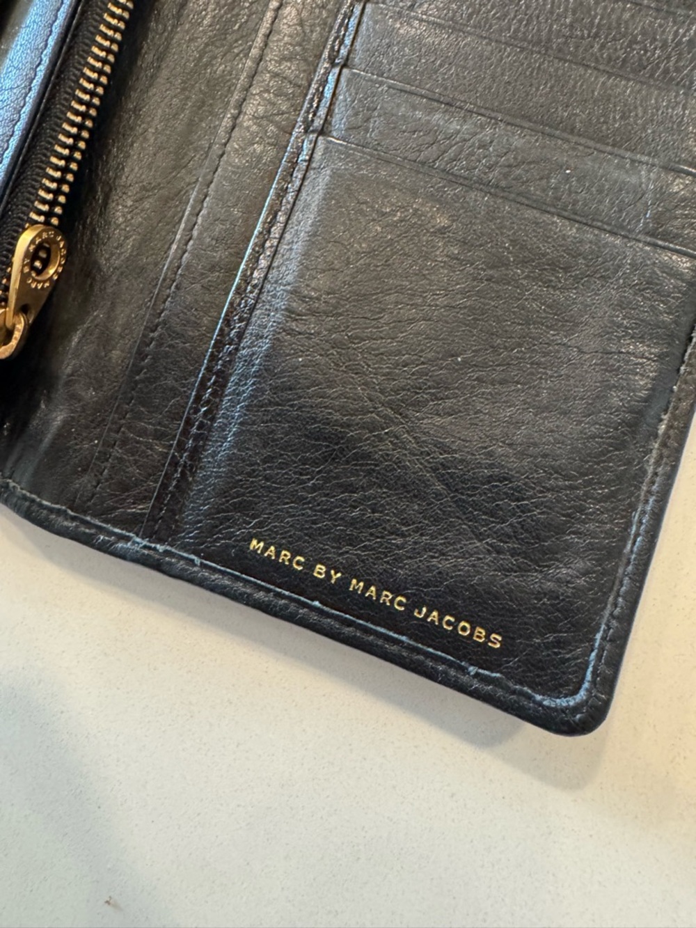 Marc by Marc Jacobs Turnlock Black Leather Wallet - Picture 10 of 12